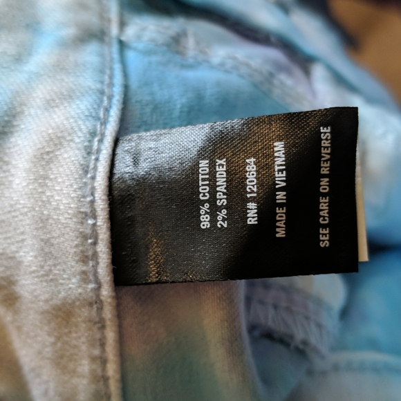 BLACKHEART purple/blue tie-dye High Rise V-stitch denim shorts HOT TOPIC… - Picture 10 of 14